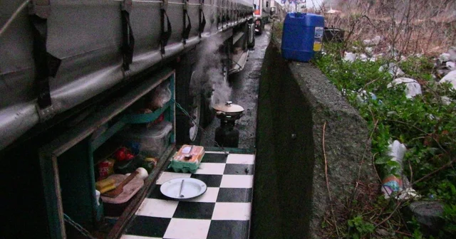 Artvin de TIR kuyruğunda iftar sofrası kuruldu Artvin Haberleri