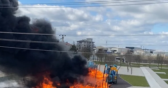 Parkta oyun grupları alev alev yandı Tekirdağ Haberleri