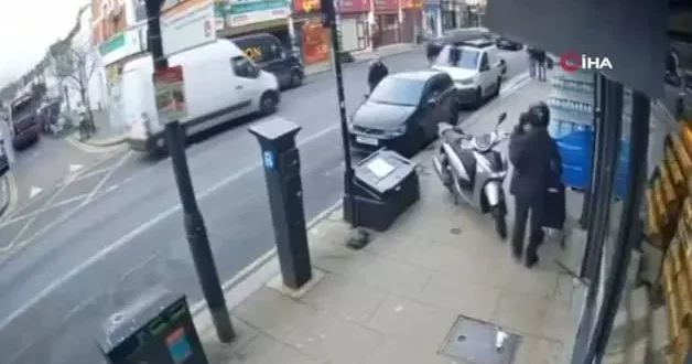 İngiltere de film sahnelerini aratmayan olay: Türk kuyumcuya palalı soygun