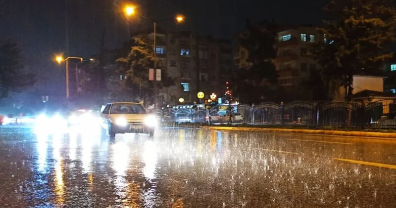 Şanlıurfa nın 4 ilçesinde eğitime sağanak molası