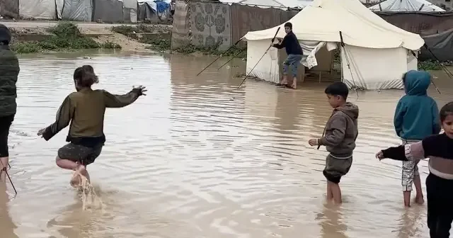 Gazzelilerin çadırlarını su bastı VİDEO İZLE