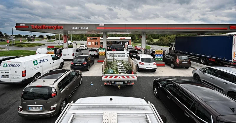 Fransa da arz endişeleri nedeniyle soğuğa daha az dayanıklı akaryakıt satışına geçici izin verildi