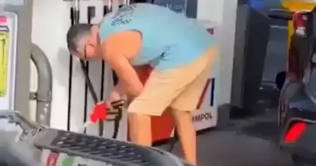 Avustralya’da akaryakıt krizi patlak verdi: Benzin stoklayan adama ‘aç gözlü’ sözleriyle takıldı VİDEO İZLE