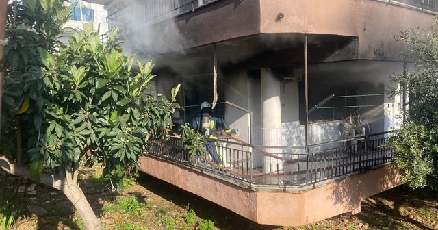 Yanan evden 4 yaşındaki yeğenini çıkarmak isterken yaralandı Antalya Haberleri