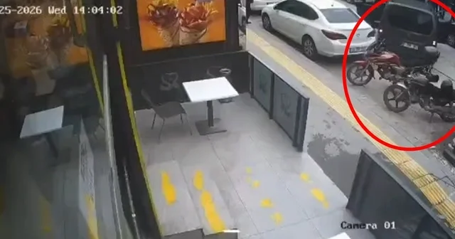 Sürücüsünün fren yerine gaza bastığı hafif ticari araç, 4 araca çarptı Mardin Haberleri