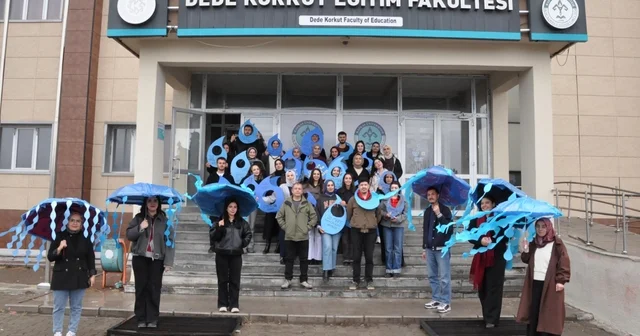 37 öğrenci farkındalık için bir günü sadece 5 er litre suyla geçirdi Kars Haberleri