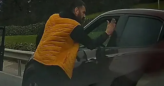 Dehşet saçan sürücü kamerada: Saldırgan şoför hem makas attı hem de tokat VİDEO İZLE