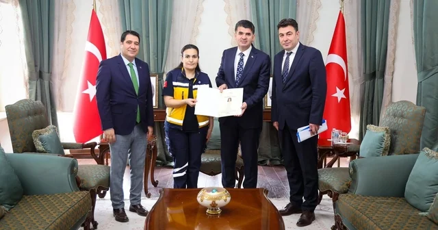 Kilis Valisi Kalaylı, hayat kurtaran sağlık personelini ödüllendirdi Kilis Haberleri