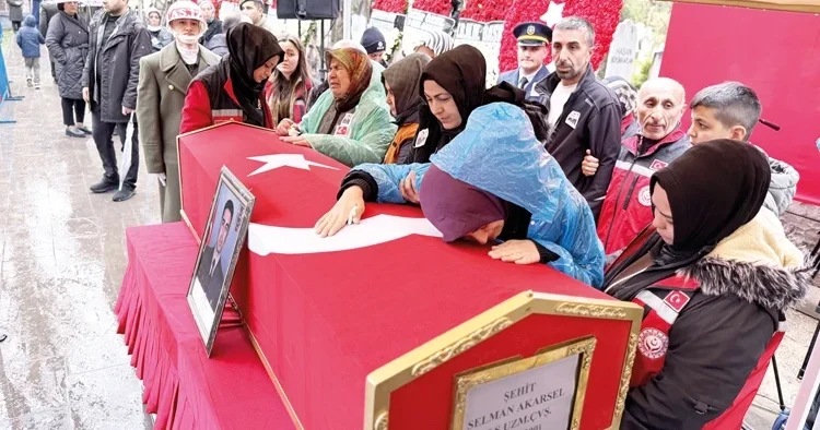 Ağrı şehitlerine hazin veda