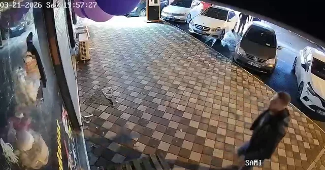 Kırılan bardak tartışmasında Beni müşterilerin yanında rezil ediyorsun, ben yapacağımı biliyorum diyen kadının kocası, iş yerinin camına kaldırım taşı fırlattı Hatay Haberleri