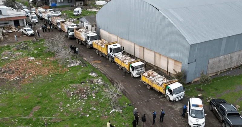 İnanılır gibi değil: Bu kamyonlar bozuk tavuk yüklü! Faciadan dönüldü! Sözcü Gazetesi