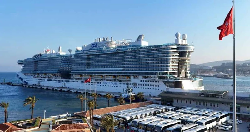 4 bin kişi Kuşadası na aynı anda geldi