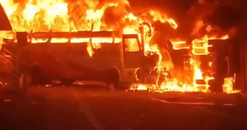 Hindistan da Otobüs Kamyon Kazası: 13 Ölü