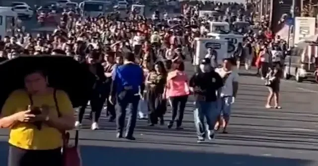 Filipinler de caddelerde yaya trafiği: Benzin kıtlığı sebebiyle işe yürüyerek gidiyorlar VİDEO İZLE