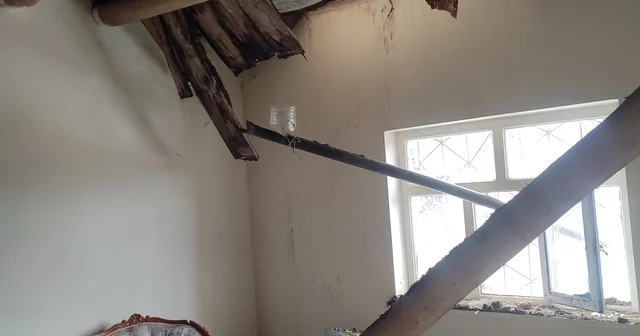 Hakkari de 6 kişilik ailenin evi çöktü Hakkari Haberleri