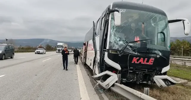 Şoförün manevrası faciayı önledi: Yolcu otobüsünün kıl payı kurtuluşu kamerada VİDEO İZLE
