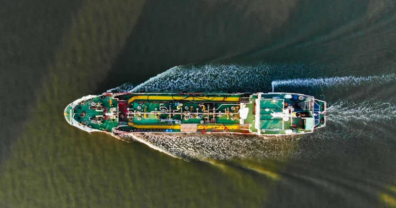 Tayland ın ilk gemisi Hürmüz den geçti