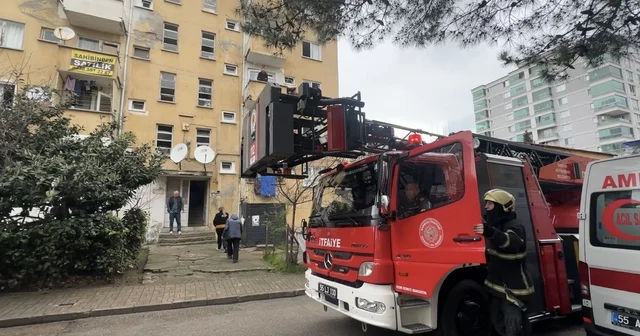 3 yaşındaki çocuğun yaktığı battaniye yangına yol açtı: 3 kişi dumandan etkilendi Samsun Haberleri