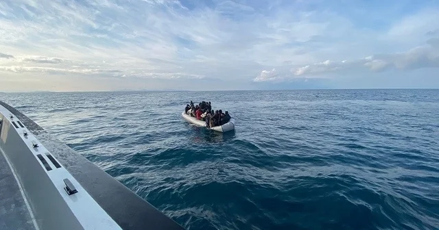 İzmir açıklarında 37 düzensiz göçmen yakalandı, 42 göçmen kurtarıldı İzmir Haberleri