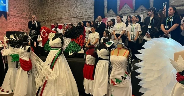 Meslek lisesi öğrencileri Filistin i kumaşla anlattı İzmir Haberleri