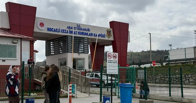 7 kişinin öldüğü fabrika yangınında yaralanan Gülhan: Yangın merdiveni için çok para dedi, vermedi Kocaeli Haberleri