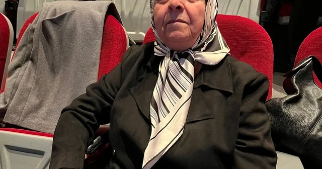 80 yaşındaki emekli öğretmen, kansere yenik düşen profesör kızını gözyaşlarıyla andı Bursa da gözyaşı dolu gıda zirvesi Bursa Haberleri