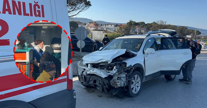Çanakkale İzmir yolunda can pazarı! Minibüs ile otomobil çarpıştı: 8 kişi yaralandı