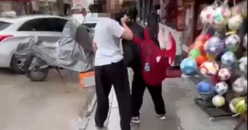 Akran zorbalığı durmuyor! Seni dövesim var diyerek yere yatırdı, ayağıyla yüzüne bastı Sözcü Gazetesi