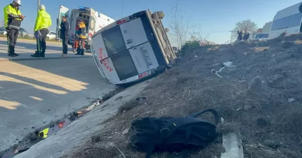 Çanakkale haberleri Çanakkale de korkunç kaza! Yolcu minibüsü devrildi: Çok sayıda yaralı var 26 Mart 2026