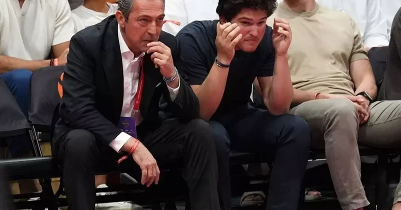 Ali Koç ve oğlu Türkiye Romanya maçını beraber izledi! Mert Hakan detayı bomba