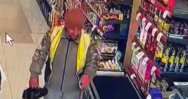 Temizlik işçisi, ayakkabılarını çıkarıp markete girdi Sivas Haberleri