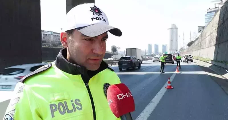 Boğazına şeker kaçan sürücüyü kurtaran polis: Görevimiz sadece trafiği yönetmek değil, can güvenliğini de sağlamak