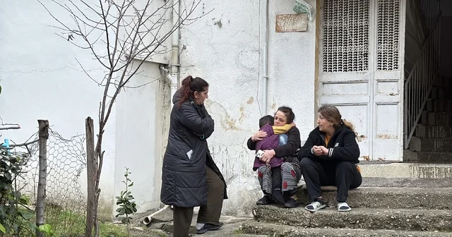 Evde tek başına olan çocuk çakmakla oynarken evi yaktı; 2 kişi dumandan etkilendi Samsun Haberleri