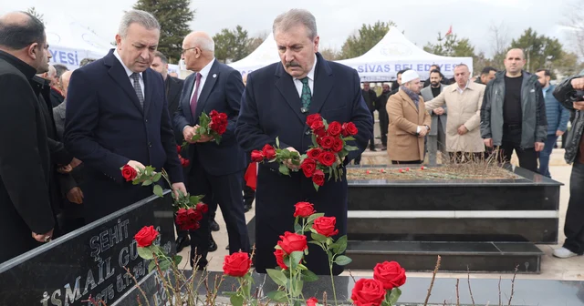 BBP Genel Başkanı Destici, Muhsin Yazıcıoğlu ve beraberinde vefat edenleri anma programına katıldı: Sivas Haberleri