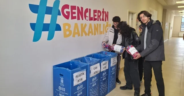 Hızır Bey Yurdu nda Sıfır Atık seferberliği Üniversite öğrencileri daha temiz bir çevre için kolları sıvadı Eskişehir Haberleri