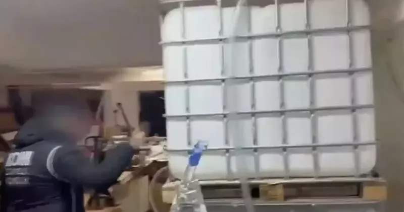 İstanbul da sahte içki operasyonu: 32 gözaltı