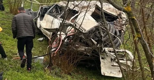 Ordu da minibüs fındık bahçesine yuvarlandı: 2 yaralı Ordu Haberleri