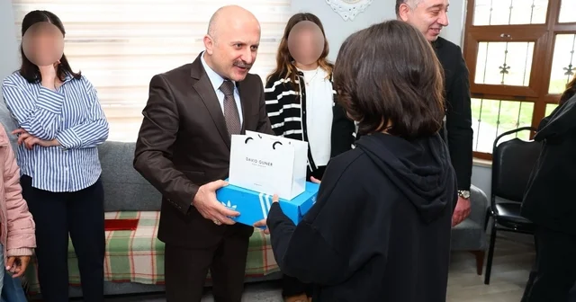 Vali Varol, çocuk evlerinde kalan çocuklara hediyelerini takdim etti Adıyaman Haberleri