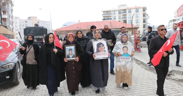 Evlat nöbetinin 119 uncu haftasında ailelerden sessiz yürüyüş Van Haberleri