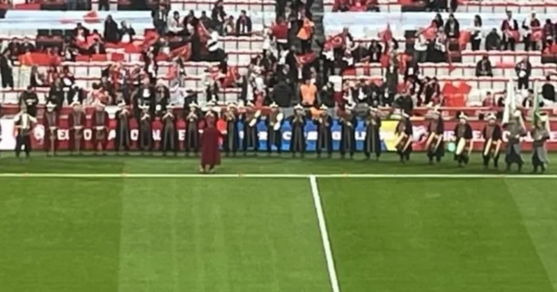 Romanya maçı öncesi Mehter Takımı desteği Sözcü Gazetesi