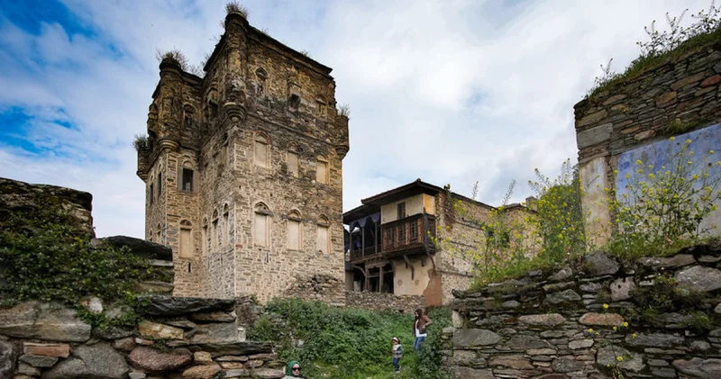 Arpaz Kulesi zamana direniyor