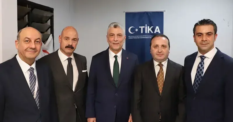 Bakan Bolat, Kamerun da ‘Sokak Çocuklarına Serigrafi Baskı Atölyesi Projesi’ni ziyaret etti