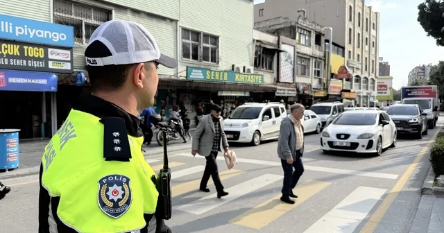 Yayalara yol vermeyen sürücülere ceza kesildi Mersin Haberleri