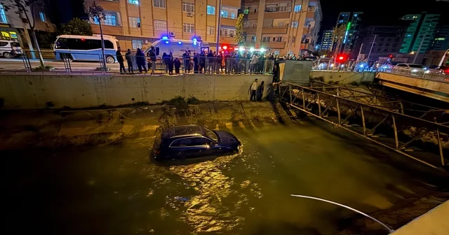 Otomobil kanala uçtu, facia ucuz atlatıldı Mersin Haberleri