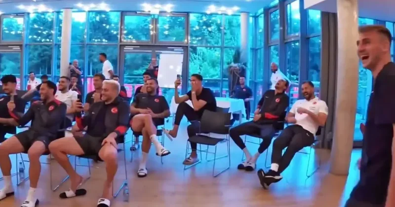 Merih Demiral dan bomba Ölürüm Türkiyem performansı