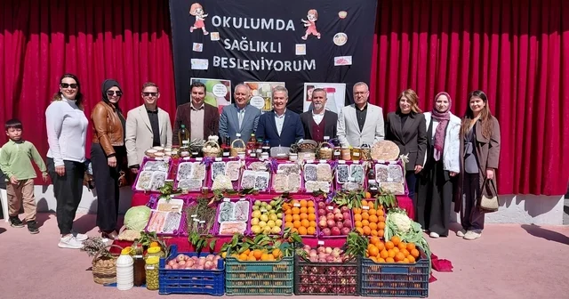 Buharkent te sağlıklı beslenmenin önemine dikkat çekildi Öğrenciler hem eğlendi hem bilinçlendi Aydın Haberleri