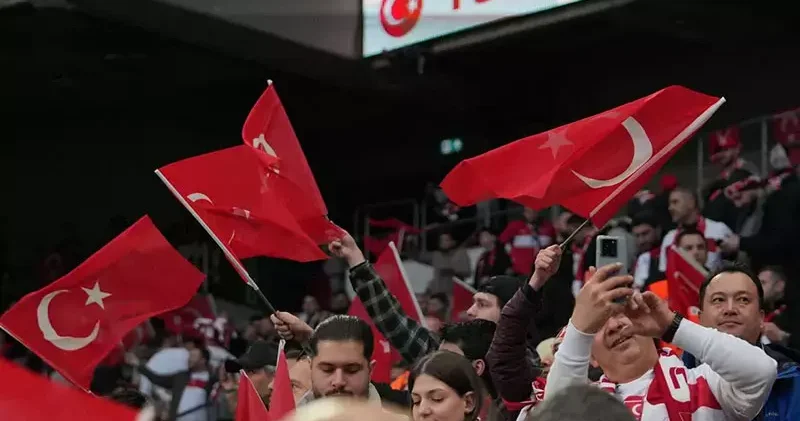 Milli maçtan renkli kareler