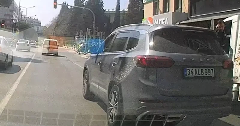 İzmir’de kural tanımaz sürücü araç kamerasına yansıdı