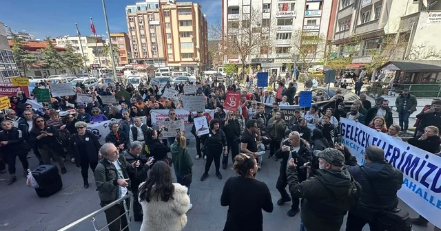 Edremit te hayvanseverler sokak köpeklerinin ölümünü protesto etti Balıkesir Haberleri