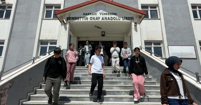 Yüksekova da 4 bin 69 öğrenci bursluluk sınavında ter döktü Hakkari Haberleri